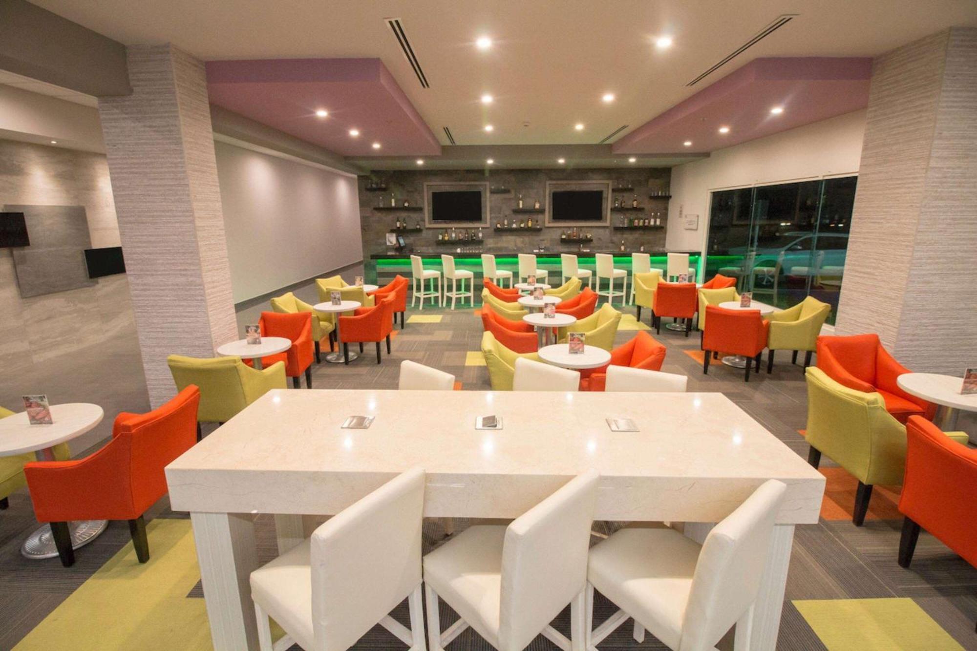 Chn Hotel Monterrey Norte, Trademark Collection By Wyndham Экстерьер фото